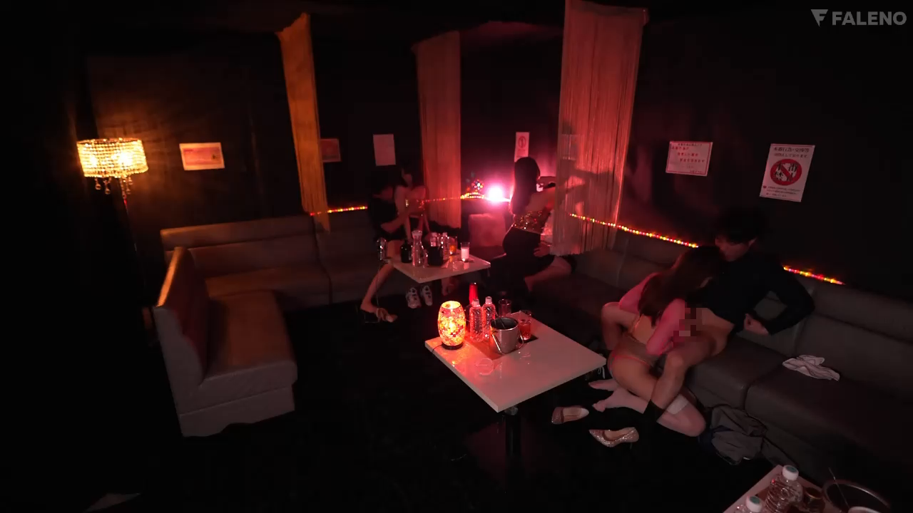 Pavyonun Arka Odalarında Gizli Çekim Grup Sex izle
